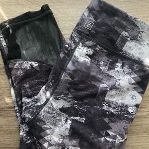 Patterned crop leggings